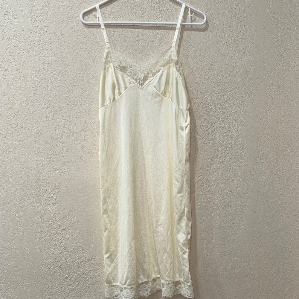 Chic Cream Lace Chemise